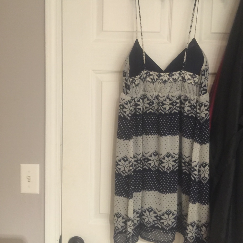 Dress - Picture 2 of 3
