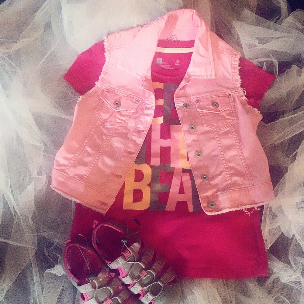 ⭐️pink jean vest & fitted t-shirt⭐️
