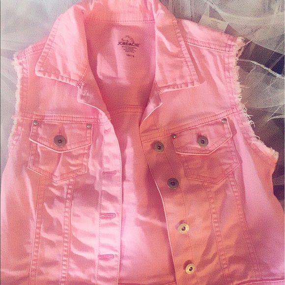⭐️pink jean vest & fitted t-shirt⭐️ - Picture 4 of 5