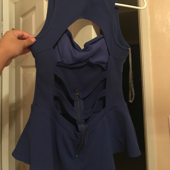 Open back blouse with pads - Picture 2 of 2