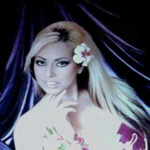 Meet your Posher, Monica