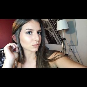 Meet your Posher, Zoe