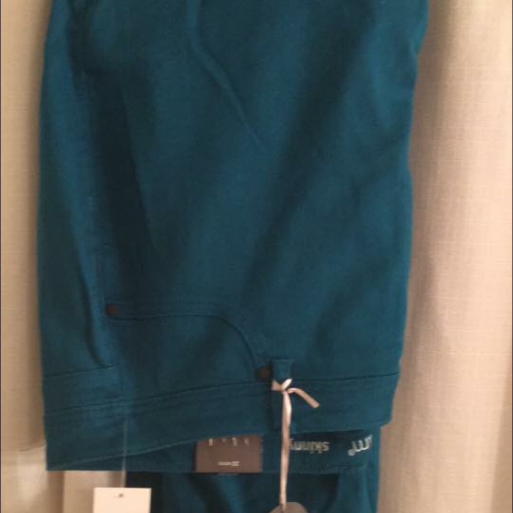 Avenue Ponte Pant NWT Size 22
