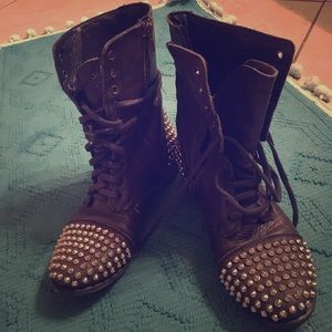 Steve Madden Tarnney studded leather boot 6