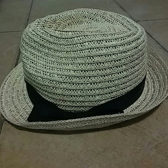 Fashionable straw like hat PRICE DROPPED - Picture 2 of 4