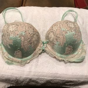 Victoria's Secret Mint Green Jewels&Lace Bra SALE!
