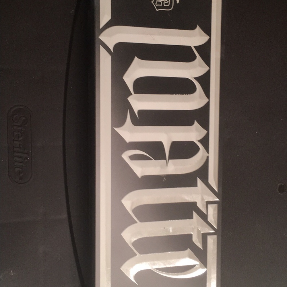Kat Von D Metal Matte