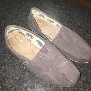 New Grey Toms. Size 5.