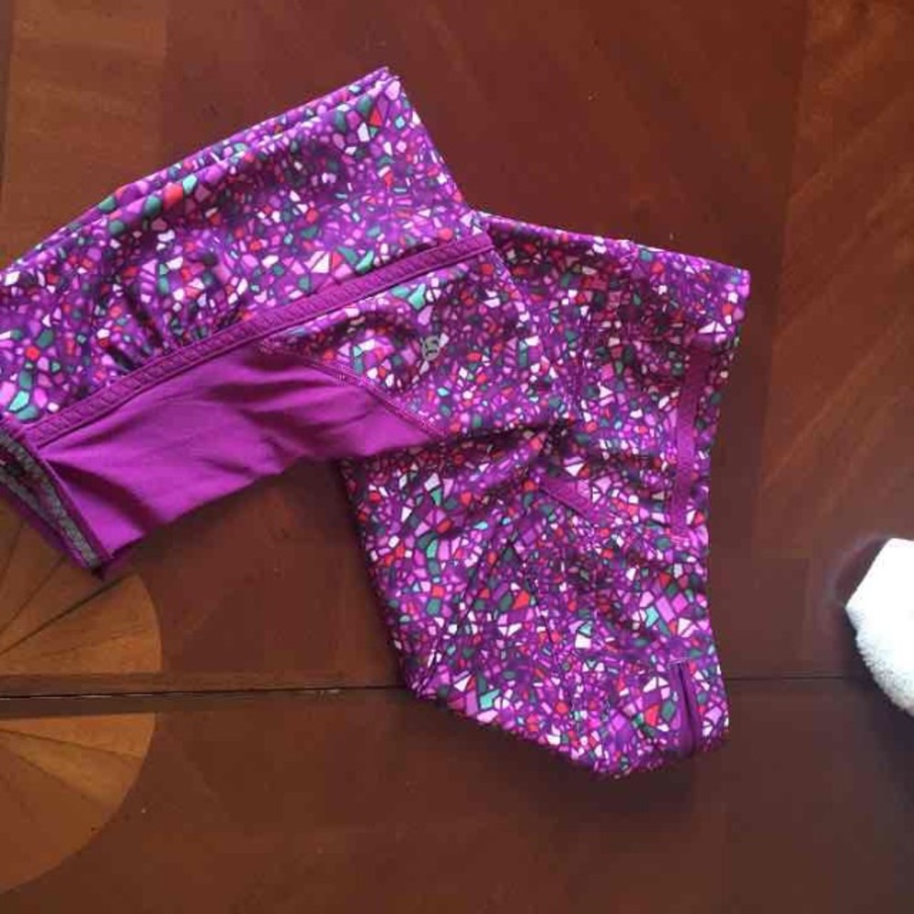 Lululemon Patterned Crop - image 4