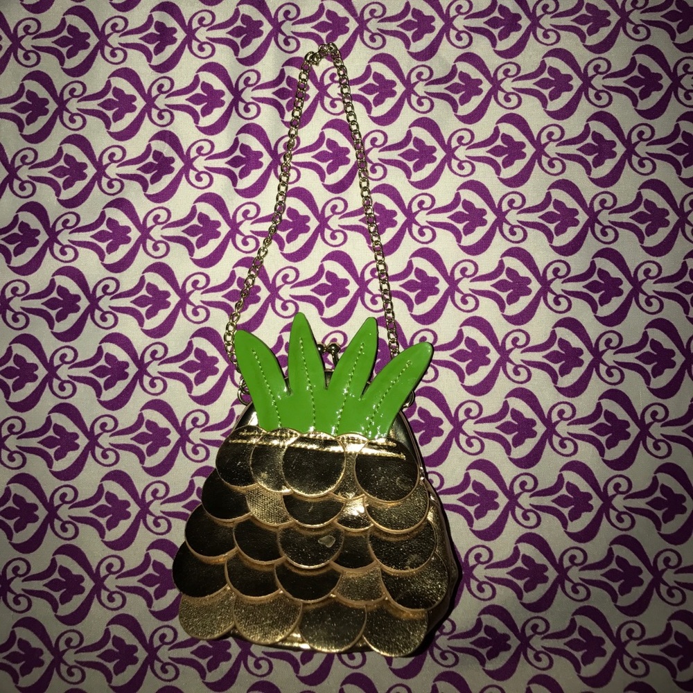 Pineapple purse