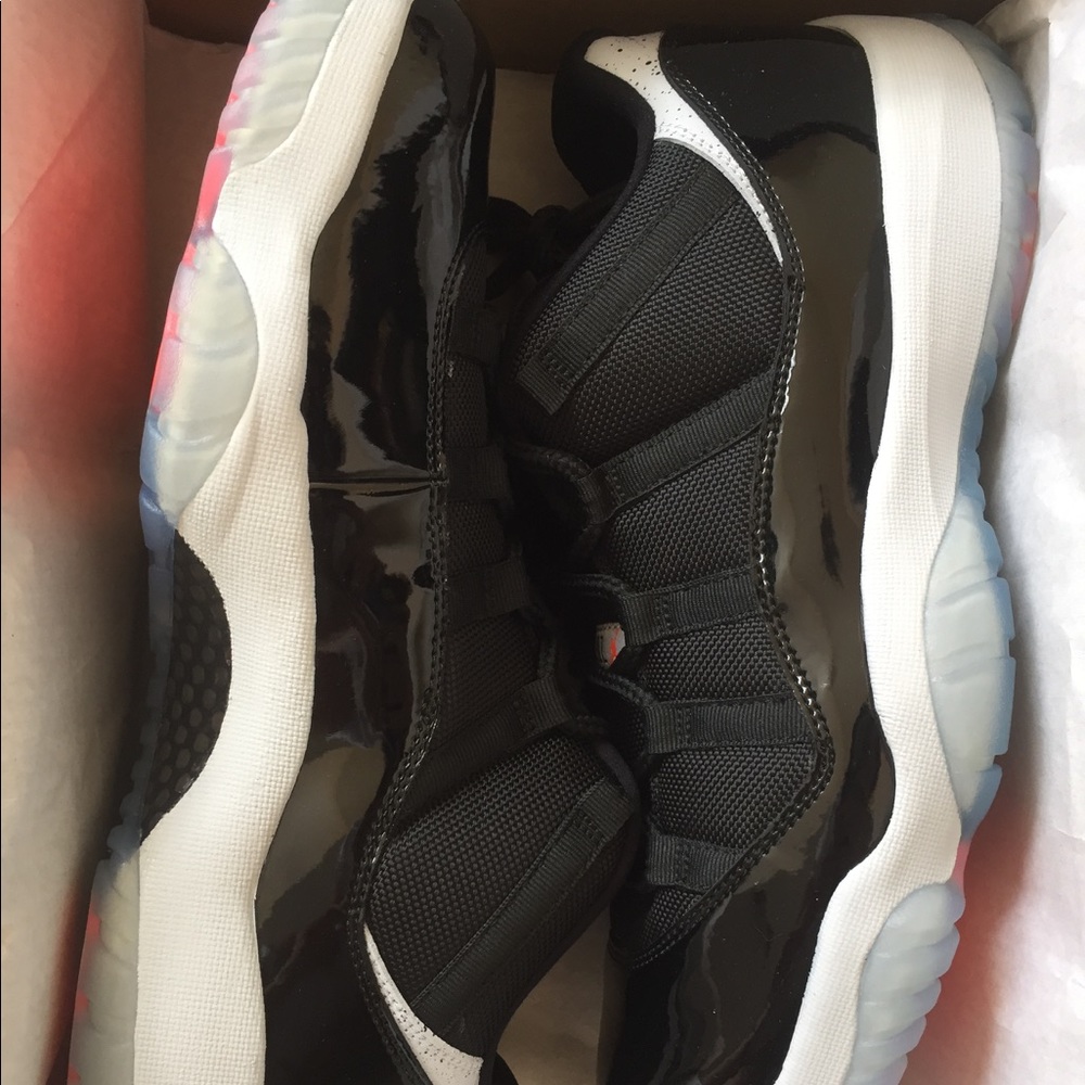 🚫Donated🚫Air Jordan 11 Retro Low (Size 11)