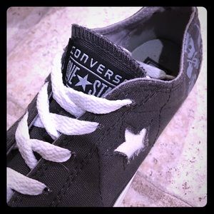 Boys Converse One Star sz 3.5