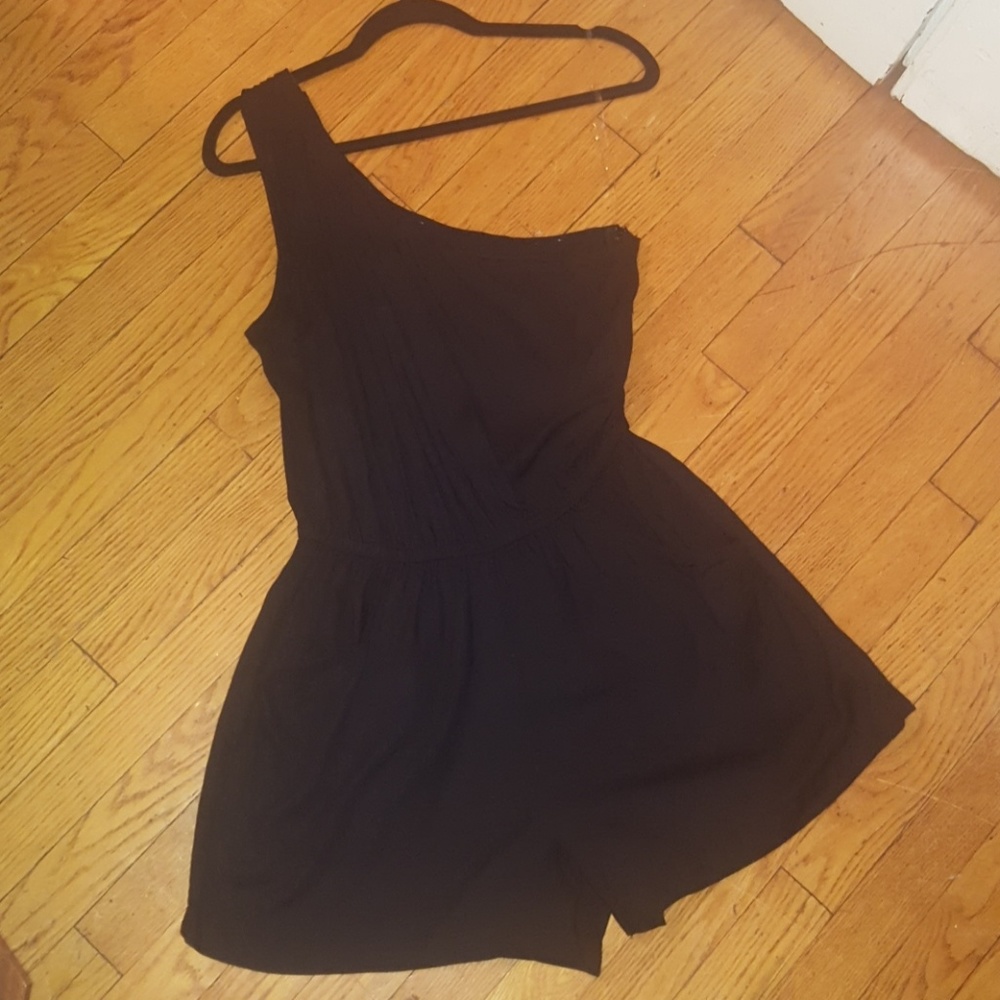 BarIII black one shoulder romper w/ pockets