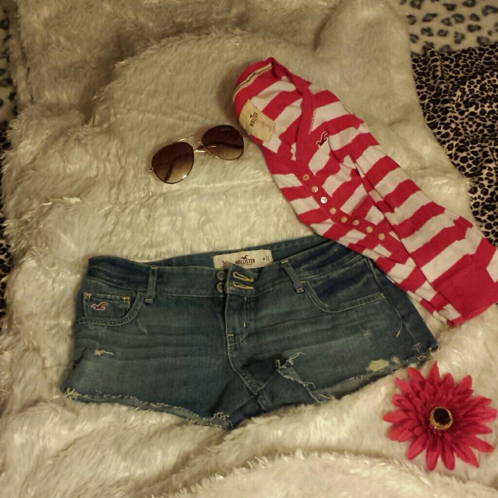 Hollister Ligh wash denim shorts