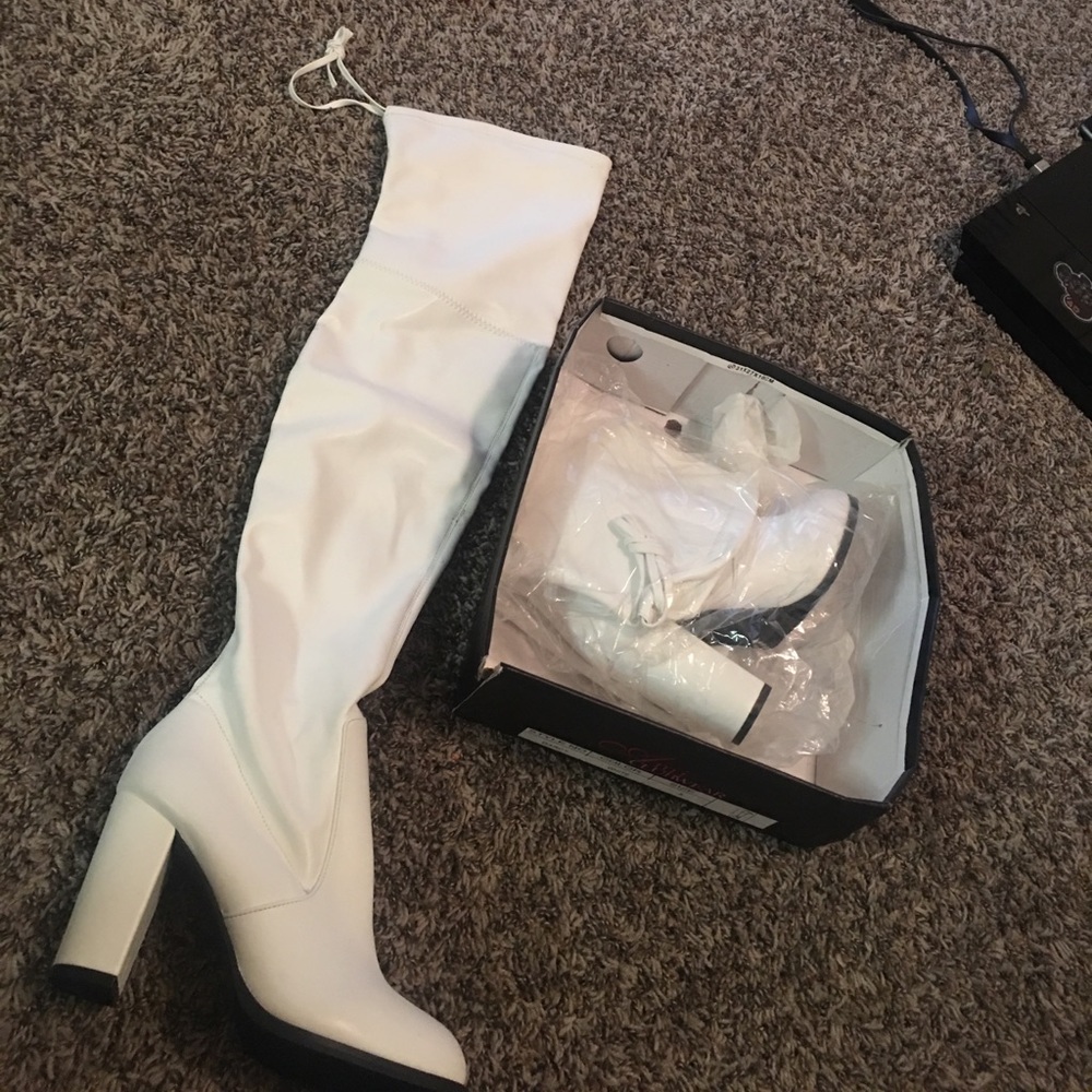 Platform thigh high boots! !