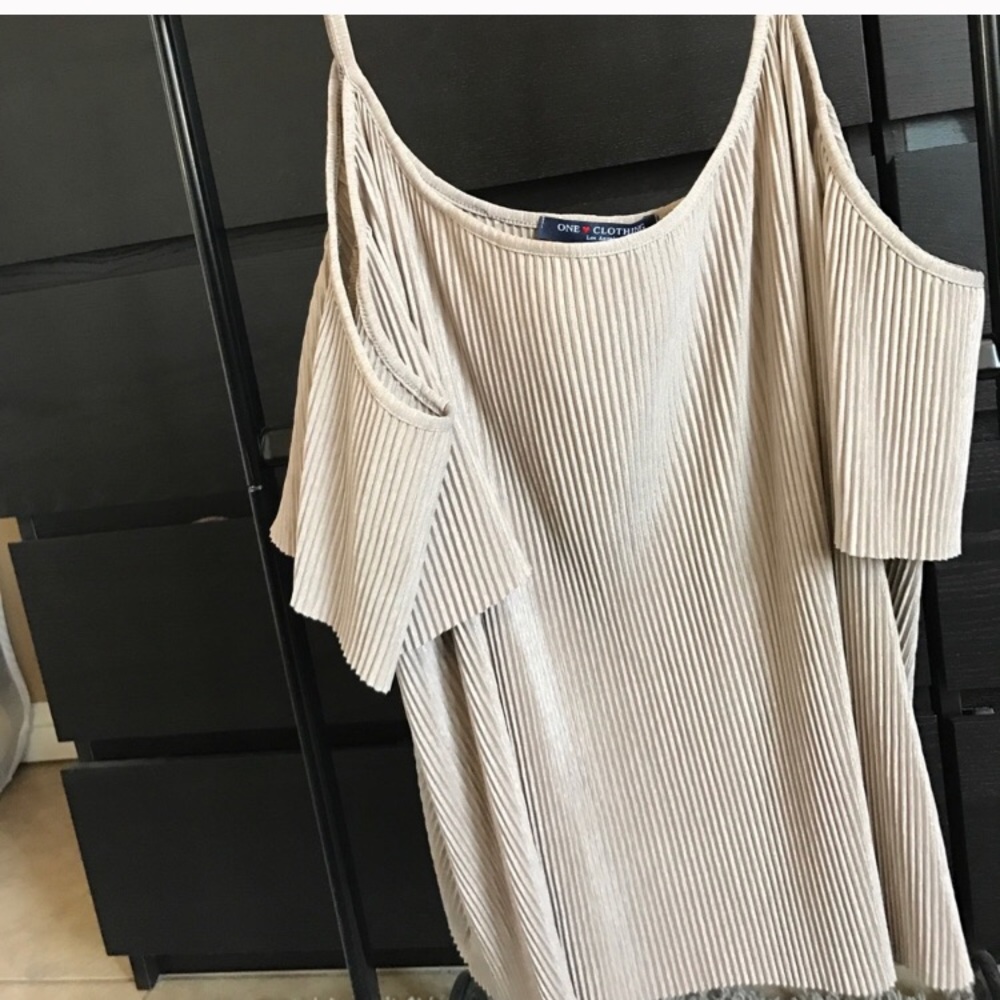 Cold shoulder top