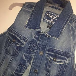Sleeveless denim jacket