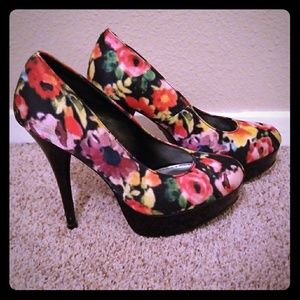 Brash Floral Platform Pumps s9