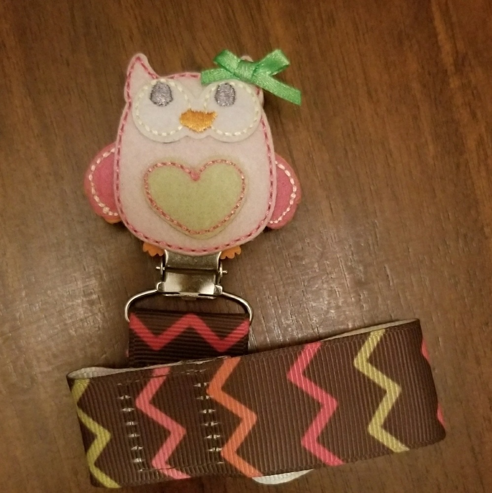 Pacifier clip