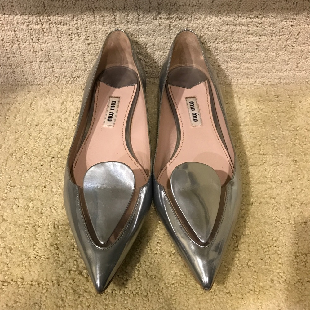 Mirrow color Miu Miu flat size 6.5. 100% authentic