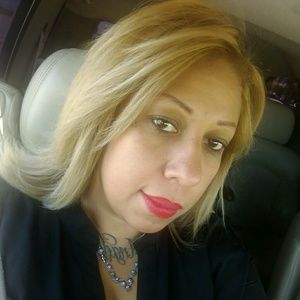 Meet your Posher, Esmeralda