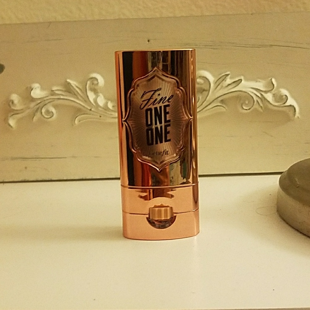 Benefit Fine One One Illuminator