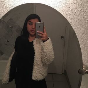 Meet your Posher, Beatriz