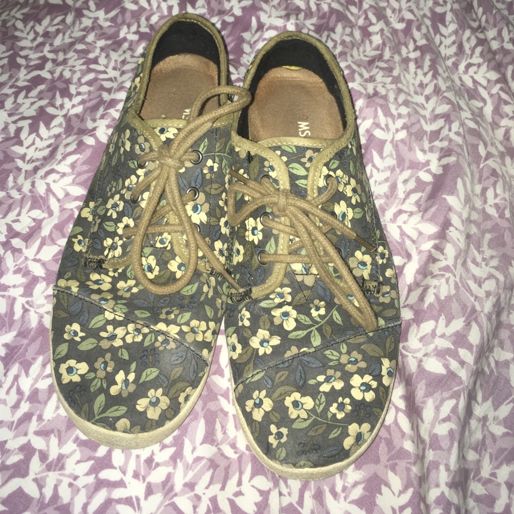 Toms floral lace up sneaker