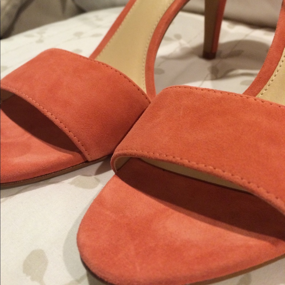 Vince Camuto suede heels - Picture 4 of 8