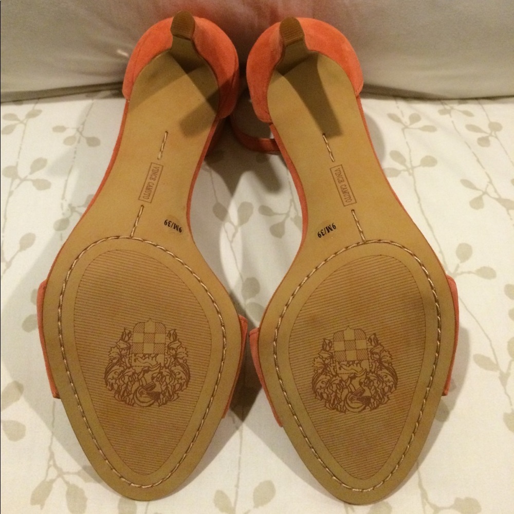 Vince Camuto suede heels - Picture 7 of 8