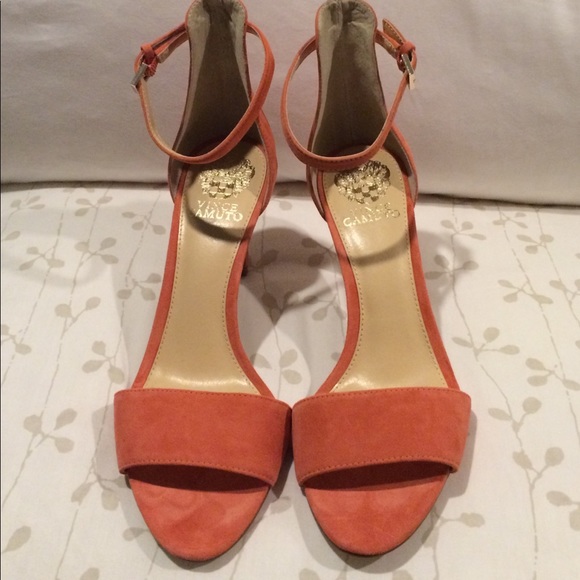 Vince Camuto suede heels - Picture 2 of 8