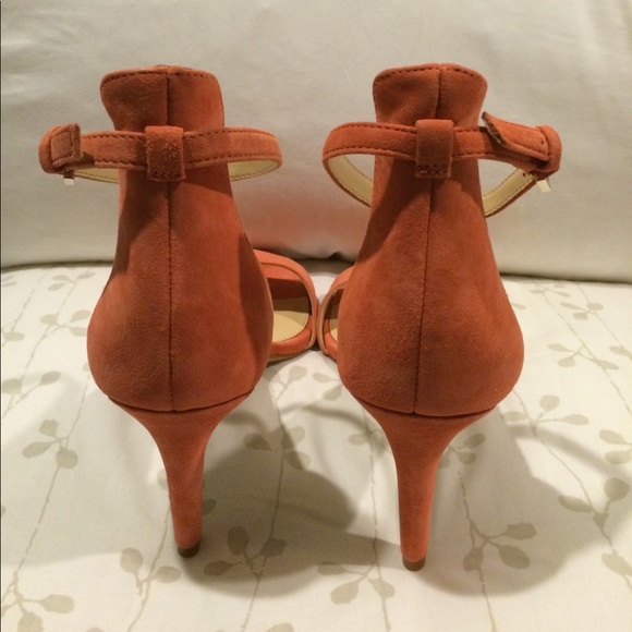 Vince Camuto suede heels - Picture 5 of 8