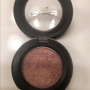 MAC Cosmetics eyeshadow/color: TRAX