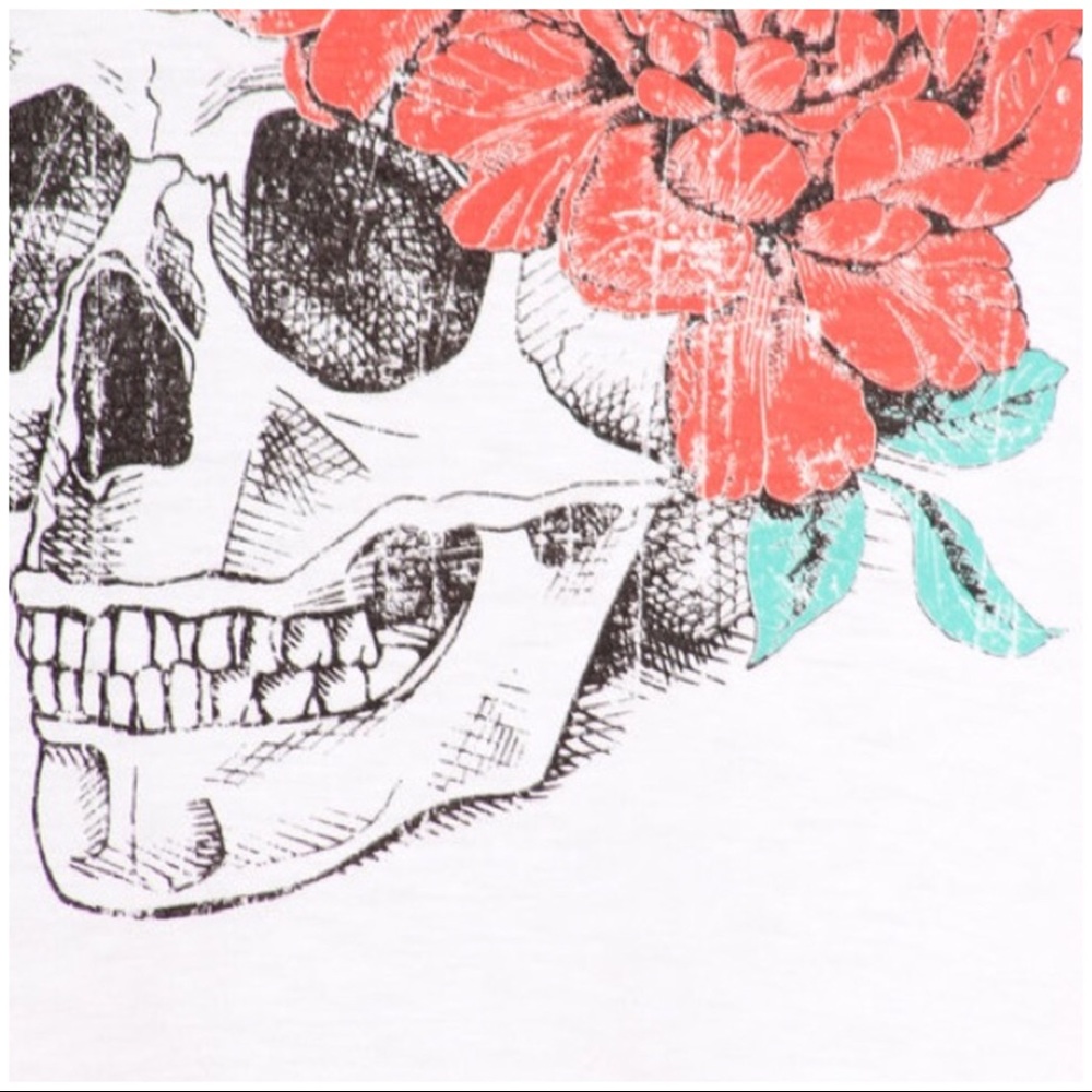 LAST ONE! Plus Size Lace Up Skull Tee - Picture 5 of 5