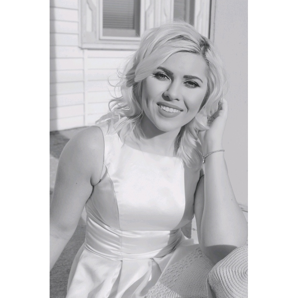 Meet your Posher, Taylora