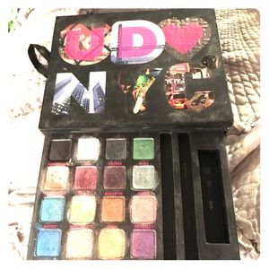 Urban Decay NYC Eyeshadow pallet