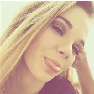 Meet your Posher, Brittney