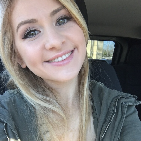 Meet your Posher, Natalia - Picture 1 of 1