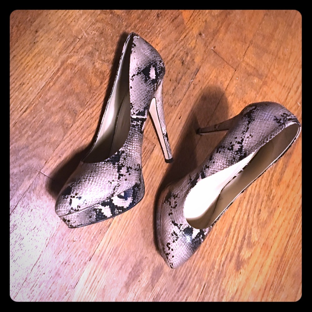 Top shop snakeskin pumps sz 8 UK 9