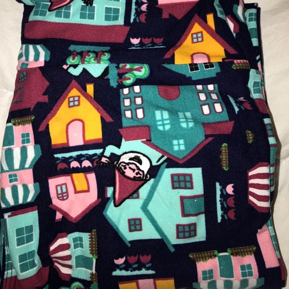 NWOT lularoe OS gnomes - Picture 1 of 2