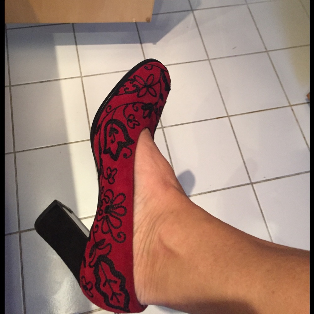 Genuine Vintage Yves Saint Laurent Pumps.
