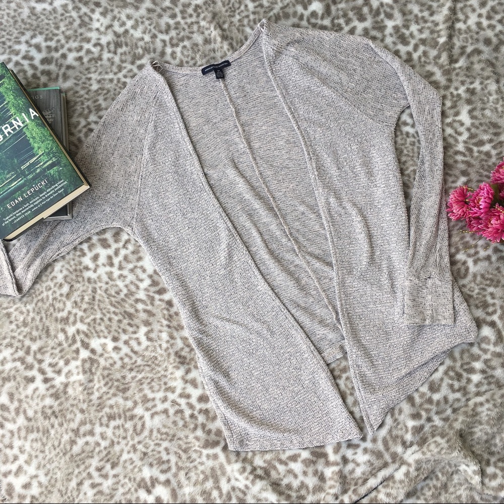 🆕 American Eagle Cream Lightweight Cardigan