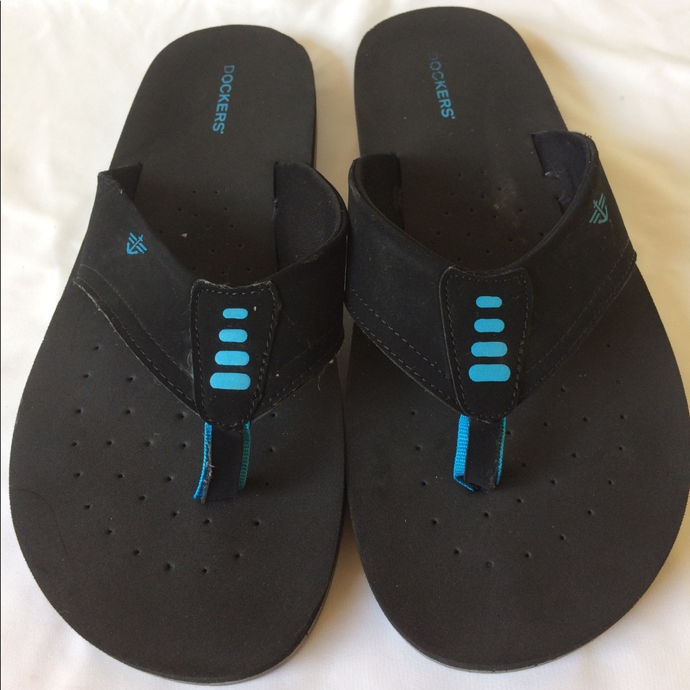5/$20 Men' Black Dockers Flip Flops with Blue Trim