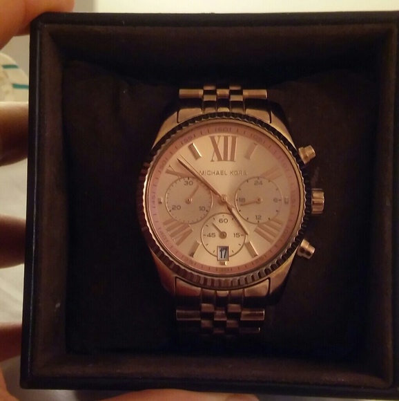 Rose gold Michael kors watch - Picture 2 of 4