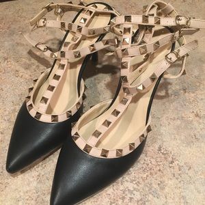 Low heel shoes
