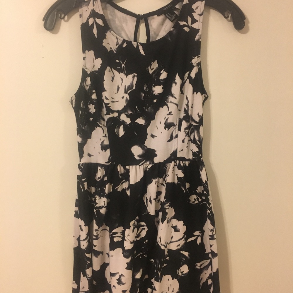 Black and white flower summer dress.