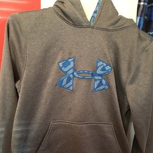 Boys size med UA hoodie