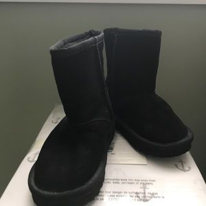 Never used. Little girls black 'ugg style' boot. 8