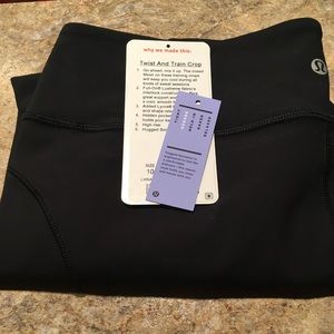 Lululemon Twist and Train Crop