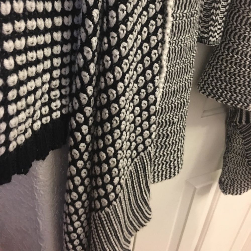 4/$50 Daytrip wrap cardigan Asymmetrical - Picture 4 of 8